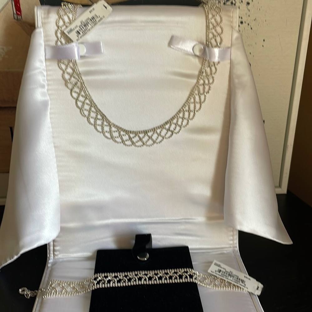 Anne Klein matching necklace and bracelet.